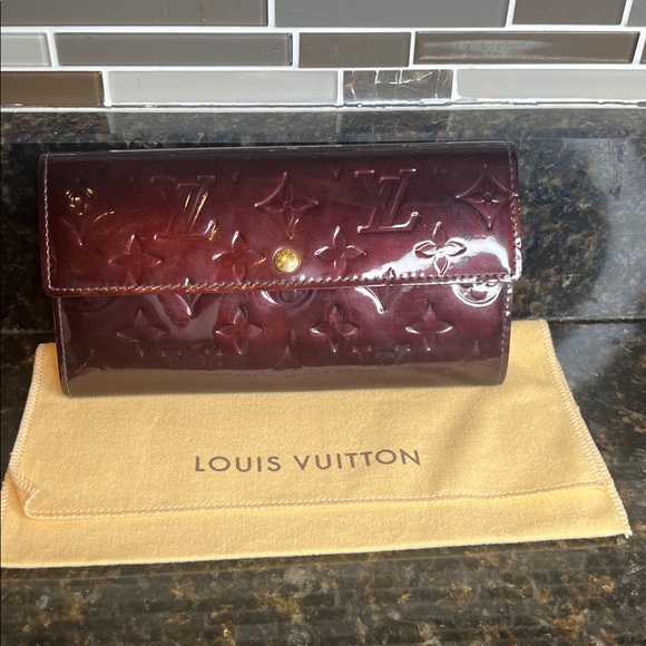 Louis Vuitton Louis Vuitton Vernis Wallet - Picture 11 of 17